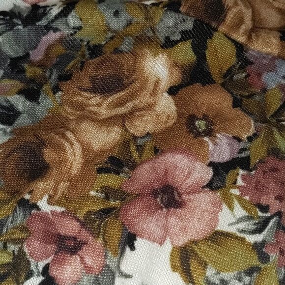 š¤©āAva James floralĀ print top size medium š¤©ā2ā forā$20 - Picture 5 of 5